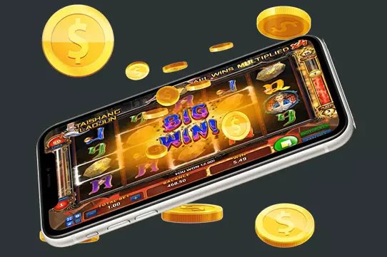 Pengguna membaca kode promo di ponsel